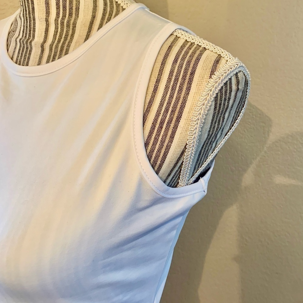 NWT Sleeveless Top Small Cropped Muscle Tee White Stretchy Spandex Worldealshop - Picture 6 of 12